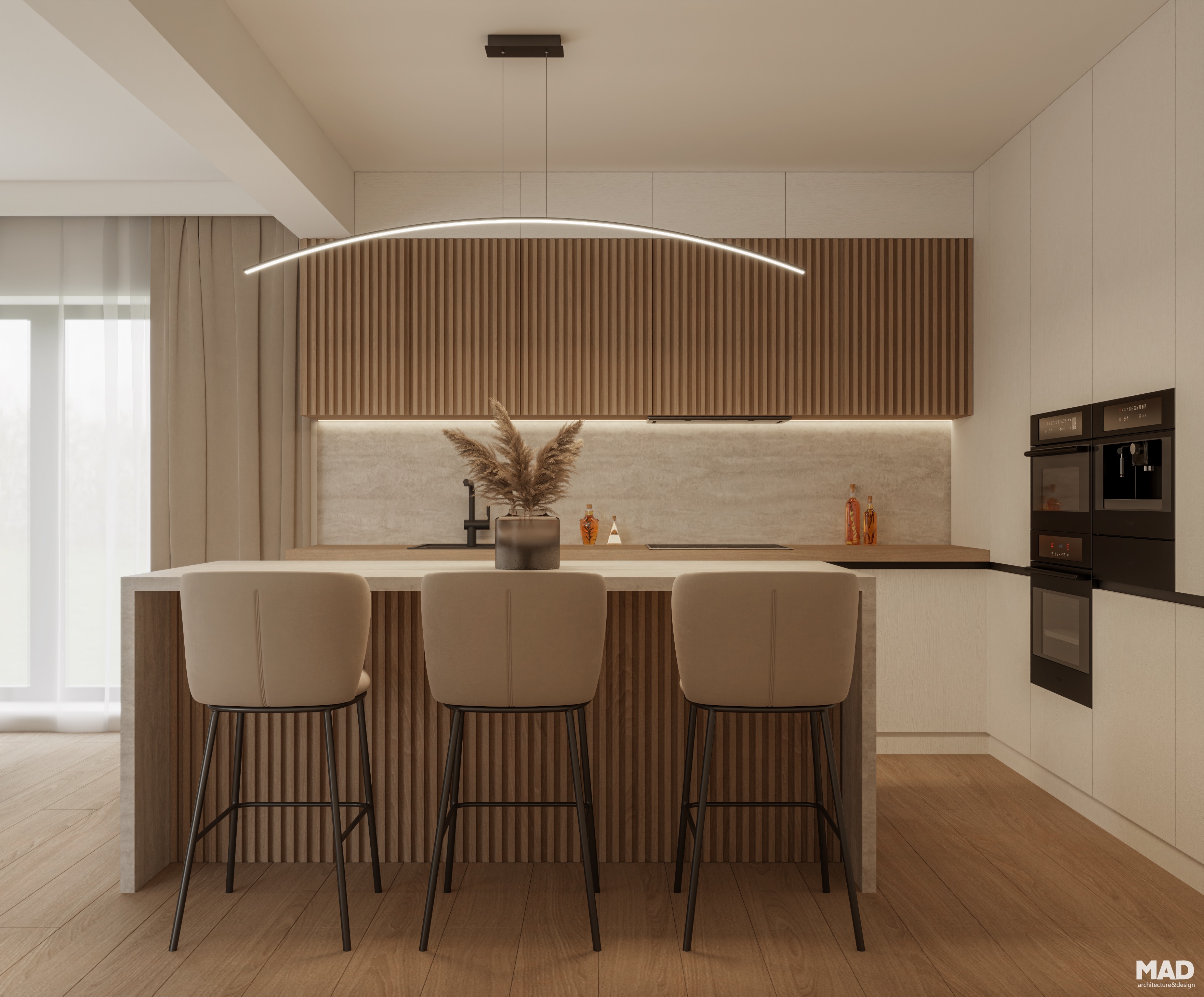 Insulă de bucătărie în stil wabi-sabi, cu texturi naturale, riflaj vertical din lemn și fronturi mate crem, parte din amenajarea premium realizată de MAD architecture&design.
