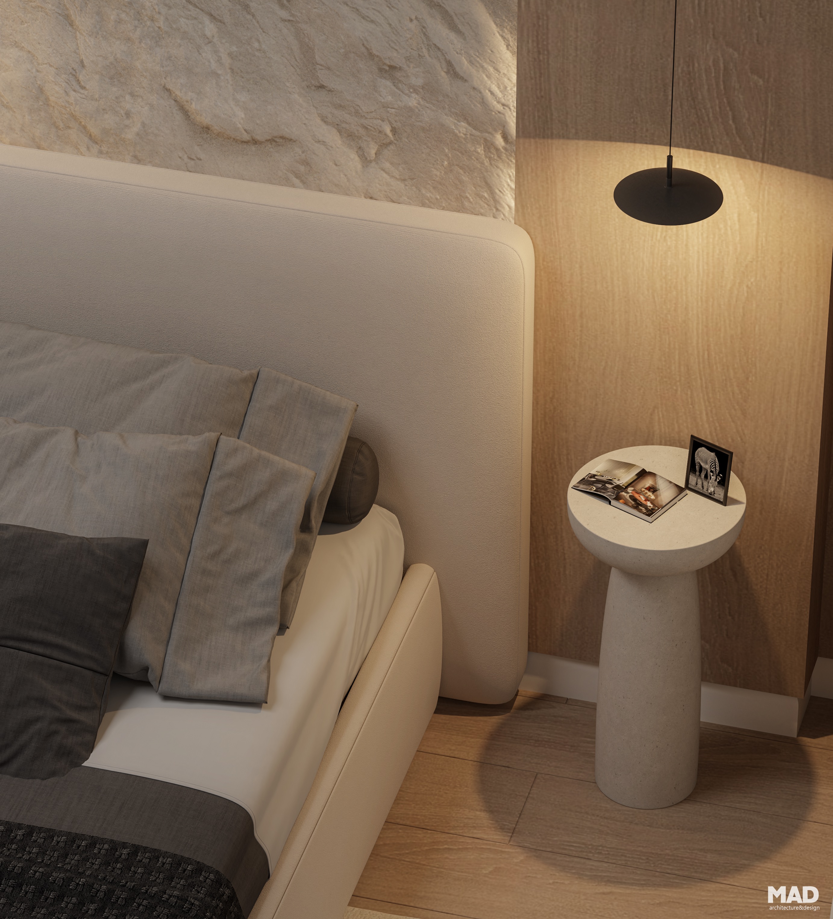 Dormitor matrimonial amenajat în stil contemporan, cu perete placat cu lemn și piatră naturală, noptieră sculpturală din piatră și iluminat ambiental subtil – proiect MAD architecture&design.